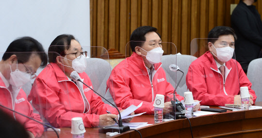 국민의힘 김기현 원내대표가 14일 오전 서울 여의도 국회에서 열린 원내대책회의에서 발언하고 있다.   [국회사진기자단]